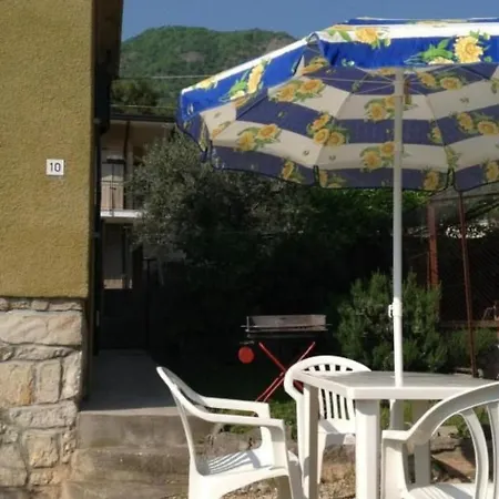 In Mit Grill- Terrasse Und Garten By Interhome Feriehus